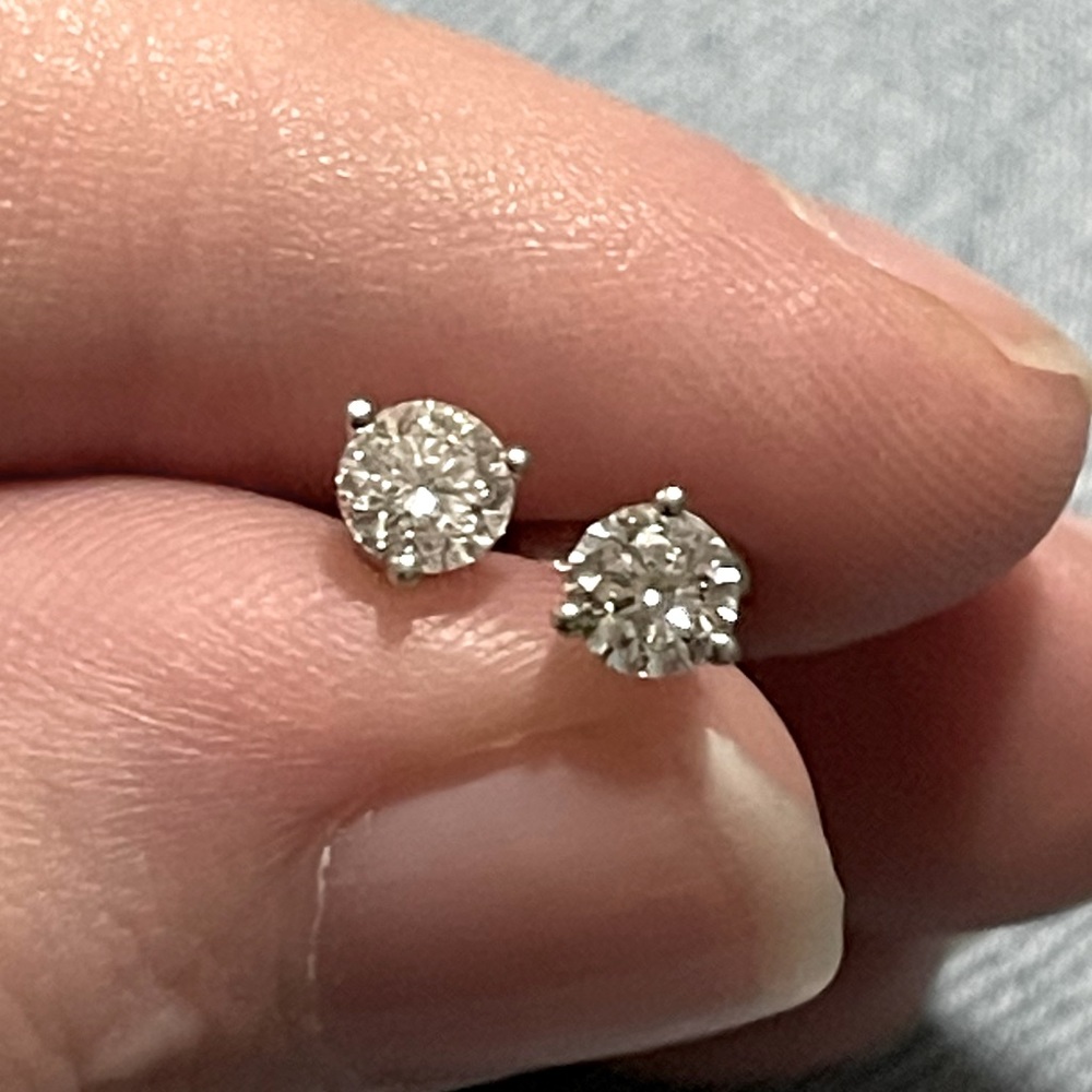 1/2 ctw Leo Diamond Earrings